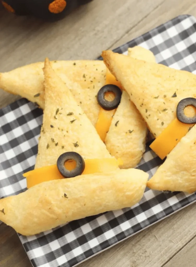 Witch hat garlic bread