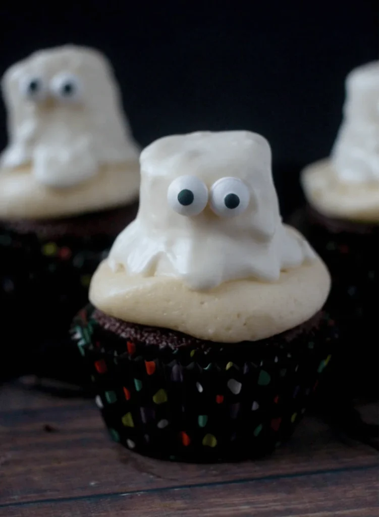 Easy 5 Ingredient Ghost Halloween Cupcakes