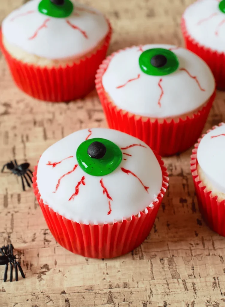 Easy Halloween Eyeball Cupcakes