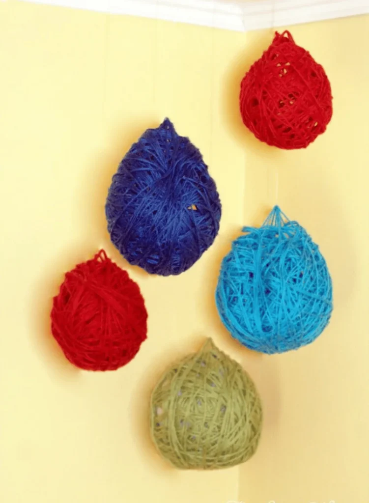 DIY YARN CHANDELIERS