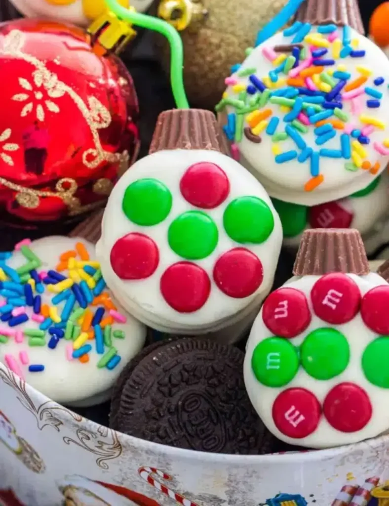 Christmas Oreo Ornaments. no-bake Christmas desserts
